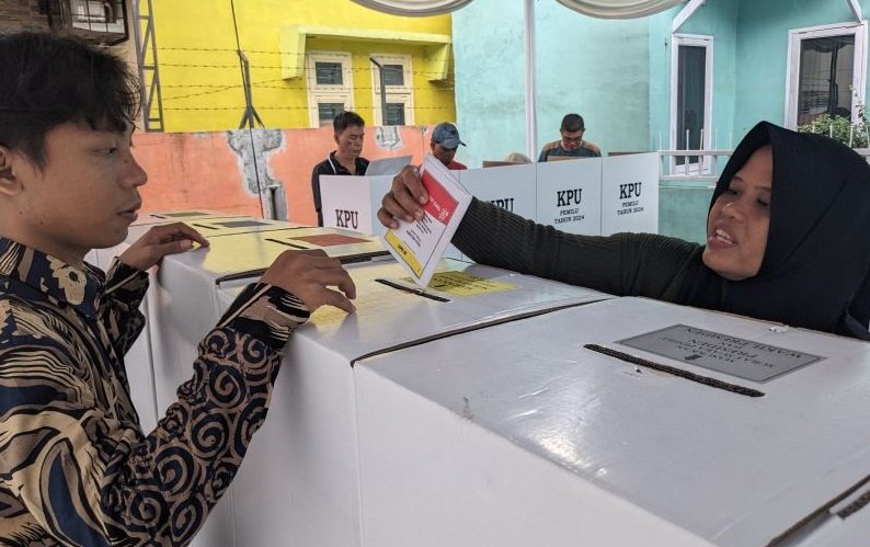 Pilkada Jalan Tengah