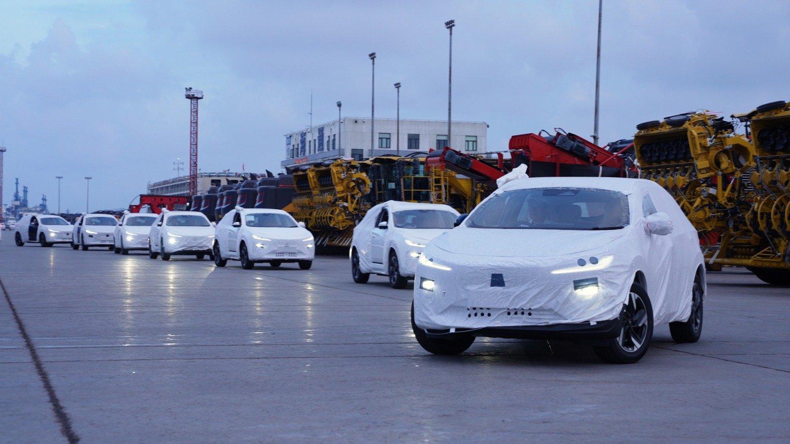 Fiskal Megap-Megap Respons Lonjakan Harga Minyak, Insentif EV Perlu Dikebut