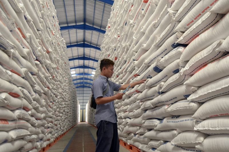 Was-was Menunggu Kebijakan Beras