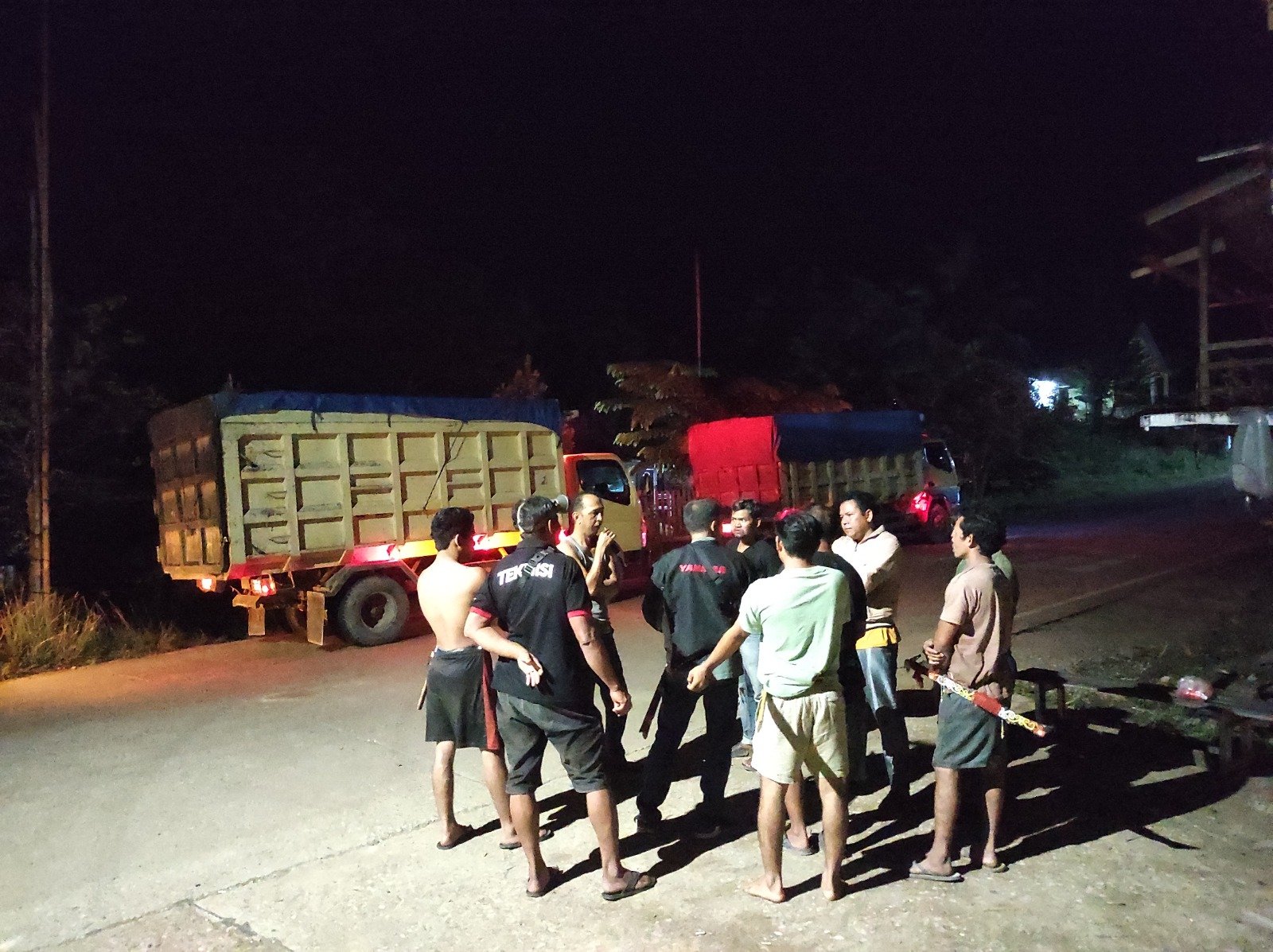 Truk Hauling Muncul Lagi di Muara Kate, JATAM Sindir Polisi