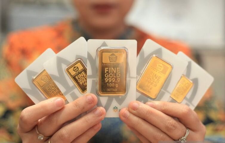 Harga Emas Antam Hari Ini Jeblok Rp57.000, Jadi Rp2,428 Juta/Gram