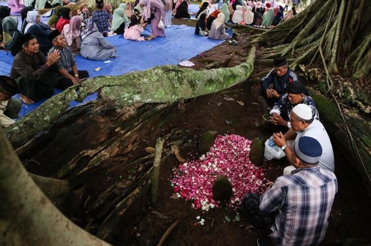 Menghormati Ulama, Tradisi Sahabat, Tabi'in, hingga Salafus Shalih