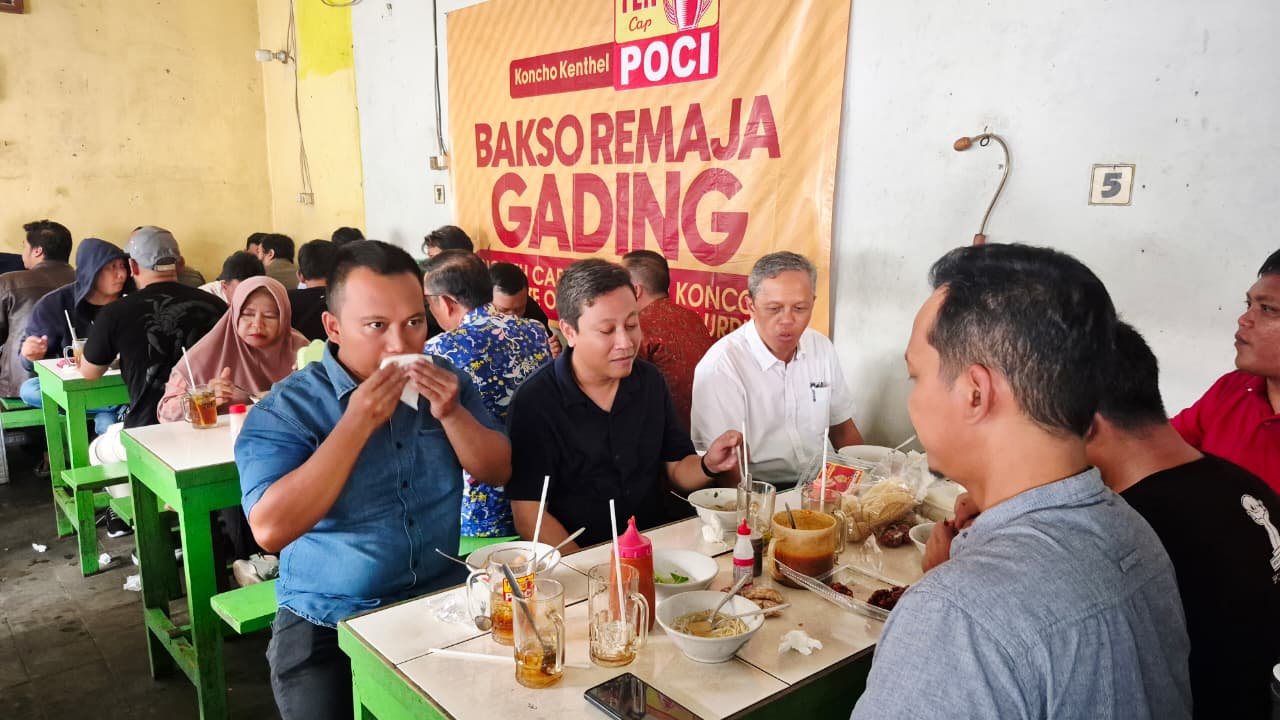 Sempat Diisukan Non Halal, Hipmi dan Sekda Kota Solo Larisi Bakso Remaja Gading