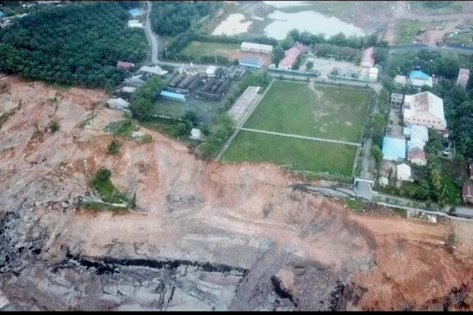 Tragedi Longsor: Desa Banjarsari Tanah Bumbu di Tepian Jurang Tambang Batu Bara