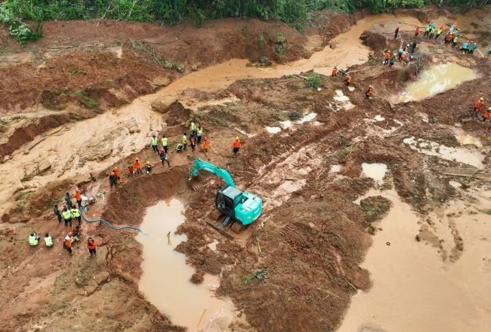 Korban Longsor Cilacap Diungsikan di Balai Desa dan Sekolah