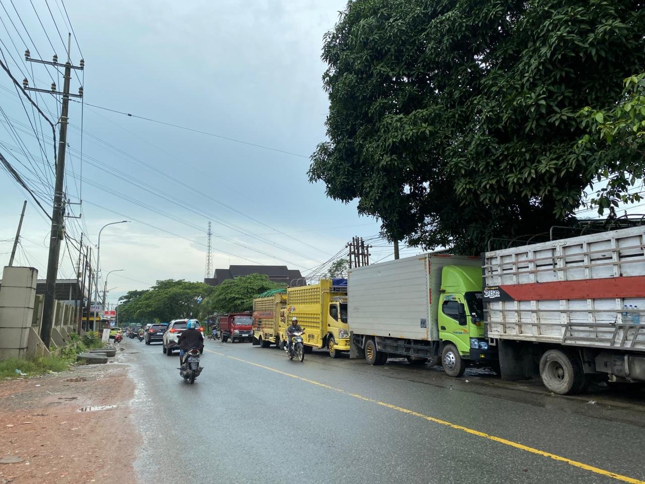 Krisis Solar di Balikpapan Kian Parah, Sopir Truk Terjebak Berhari-hari