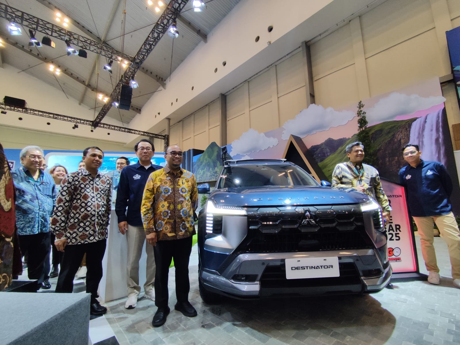 Mitsubishi Destinator Curi Perhatian di GJAW 2025: Disambut Antusias dan Dibanjiri Penghargaan