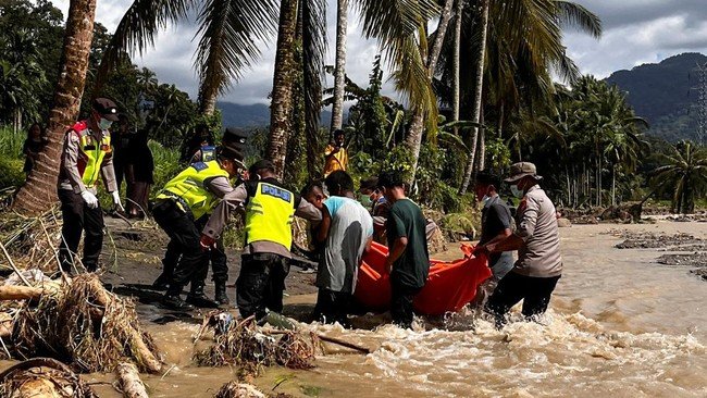 Tragedi Banjir Sumatera: Korban Tewas Capai 447, Ratusan Jiwa Masih Dicari