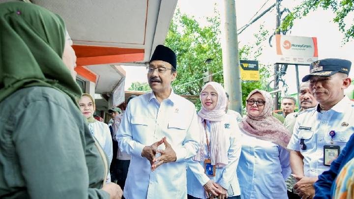 Mensos Tinjau Penyaluran BLTS Rp900 Ribu, Tegaskan Tepat Sasaran dan Tidak Boleh Disalahgunakan