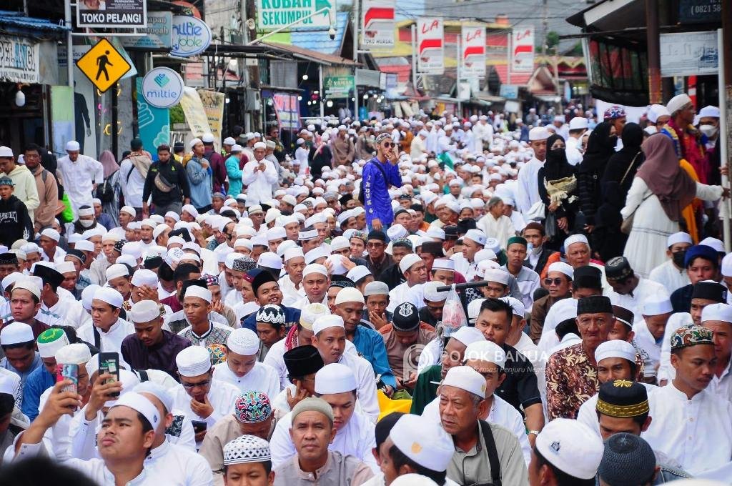Jutaan Orang ke Sekumpul Demi Karomah Sang Guru