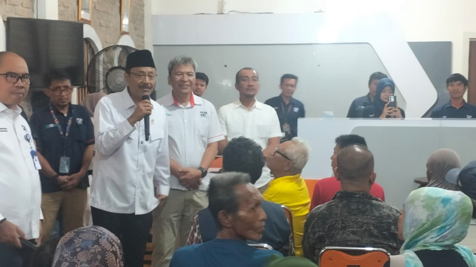 Menteri Sosial Tinjau Penyaluran BLTS Hari Terakhir 2025 di Kantor Pos Cikini