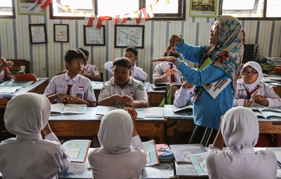 Menjaga Martabat Guru, Memperkuat Kepemimpinan Sekolah