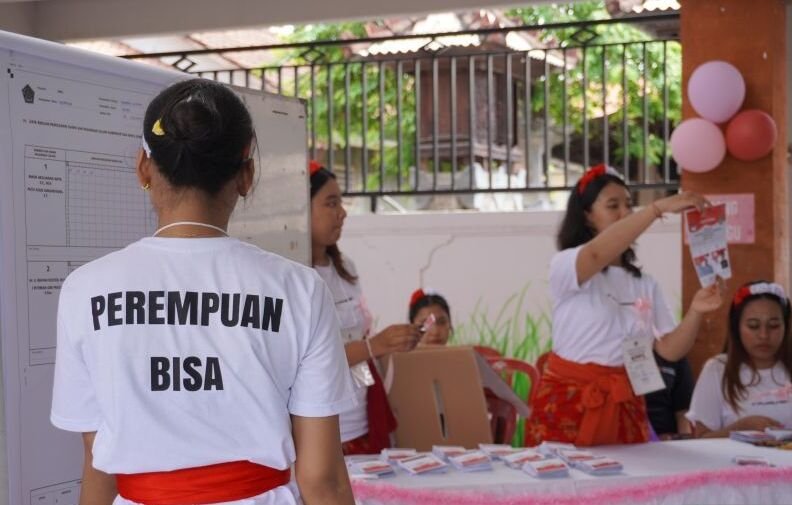 Jembatan Kepentingan Politik dan Aspirasi Publik