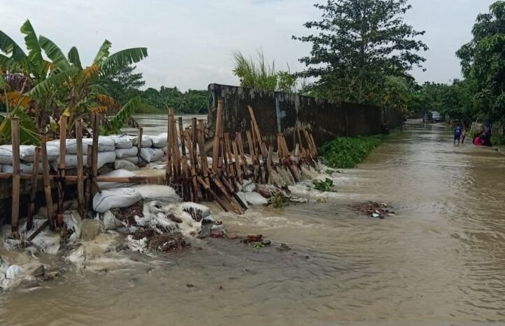 Tanggul Sungai Citarum Jebol, 553 KK di Bekasi Terdampak
