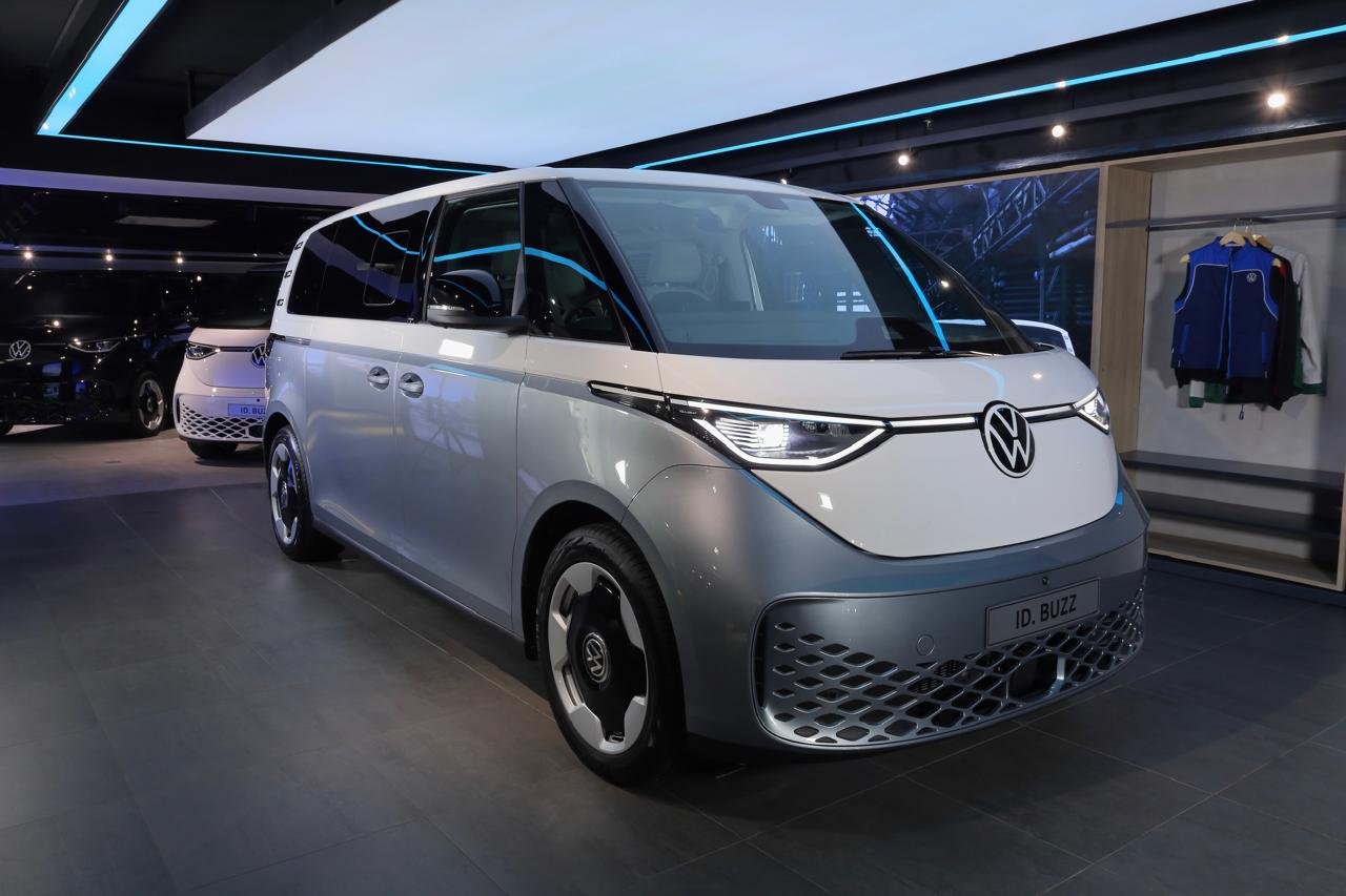 Volkswagen ID. Buzz BOZZ White Signature Edition Meluncur, Tampil Mewah untuk Mobilitas Modern