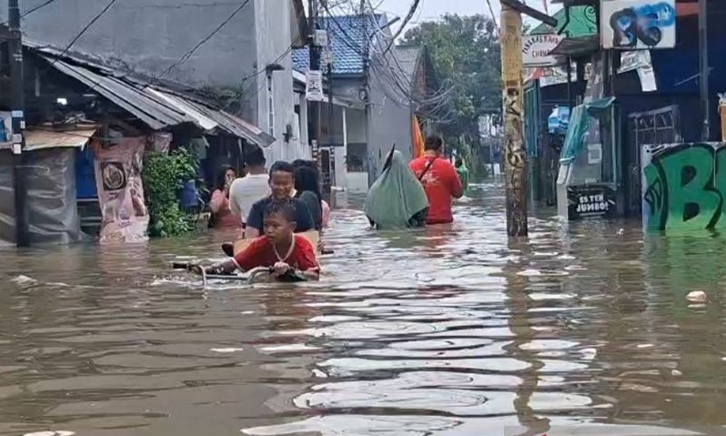 Banjir di Jakarta Masih Rendam 90 RT dan 9 Ruas Jalan, BPBD Terus Lakukan Penanganan