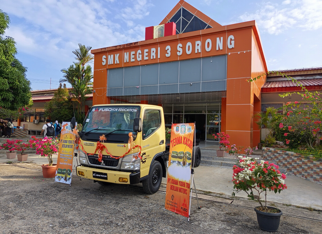 KTB Donasikan Mitsubishi Fuso Colt Diesel ke SMK Negeri 3 Sorong