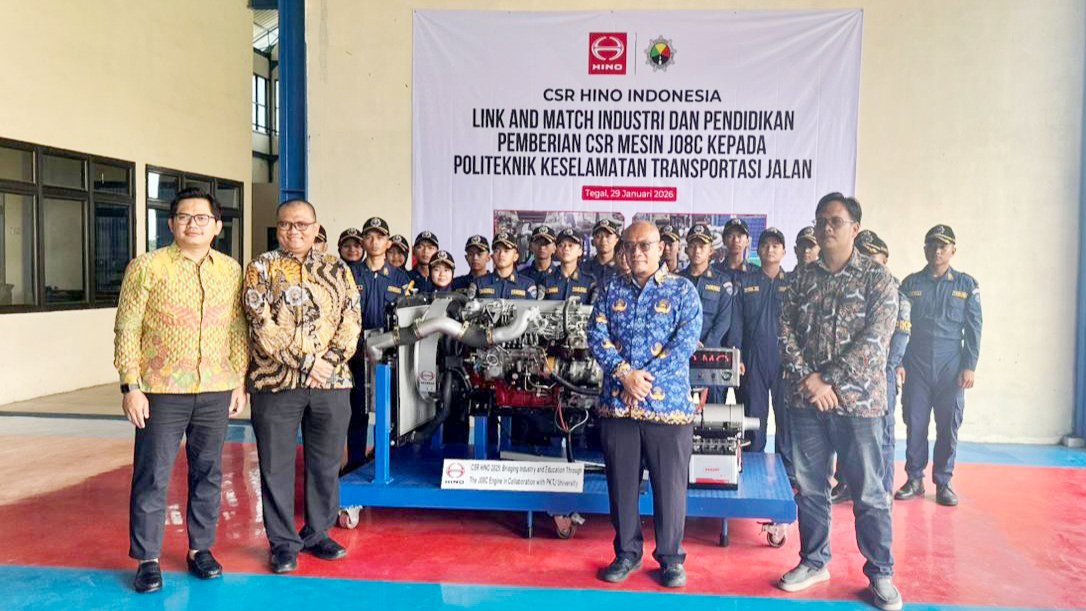 Hino Salurkan CSR Engine J08C ke PKTJ Tegal, Perkuat Sinergi Industri-Pendidikan