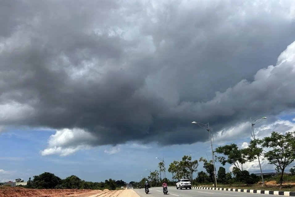 Hujan Mengintai Sejumlah Kota Besar Hari Ini, Ini Daftar Wilayahnya