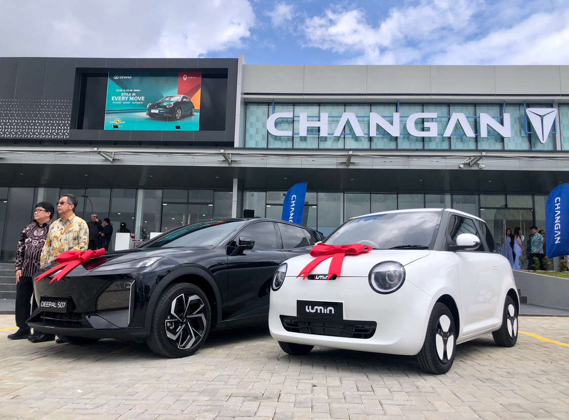 Changan Resmikan 3 Dealer Sekaligus Serahkan Unit Perdana Lumin dan Deepal S07 ke Konsumen