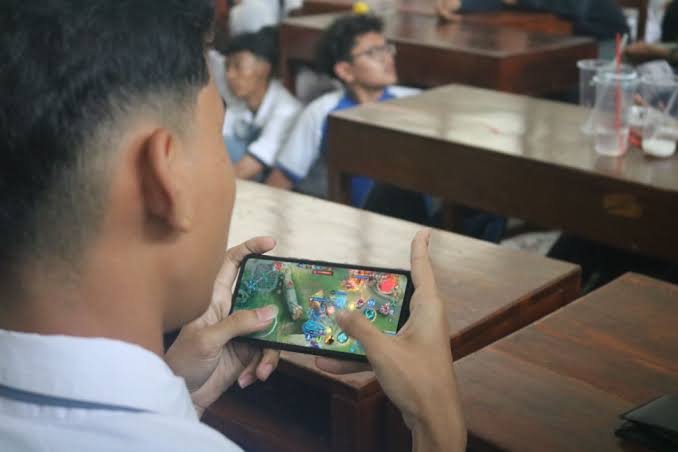 Psikolog Ungkap Cara Sehat Batasi Gawai untuk Remaja