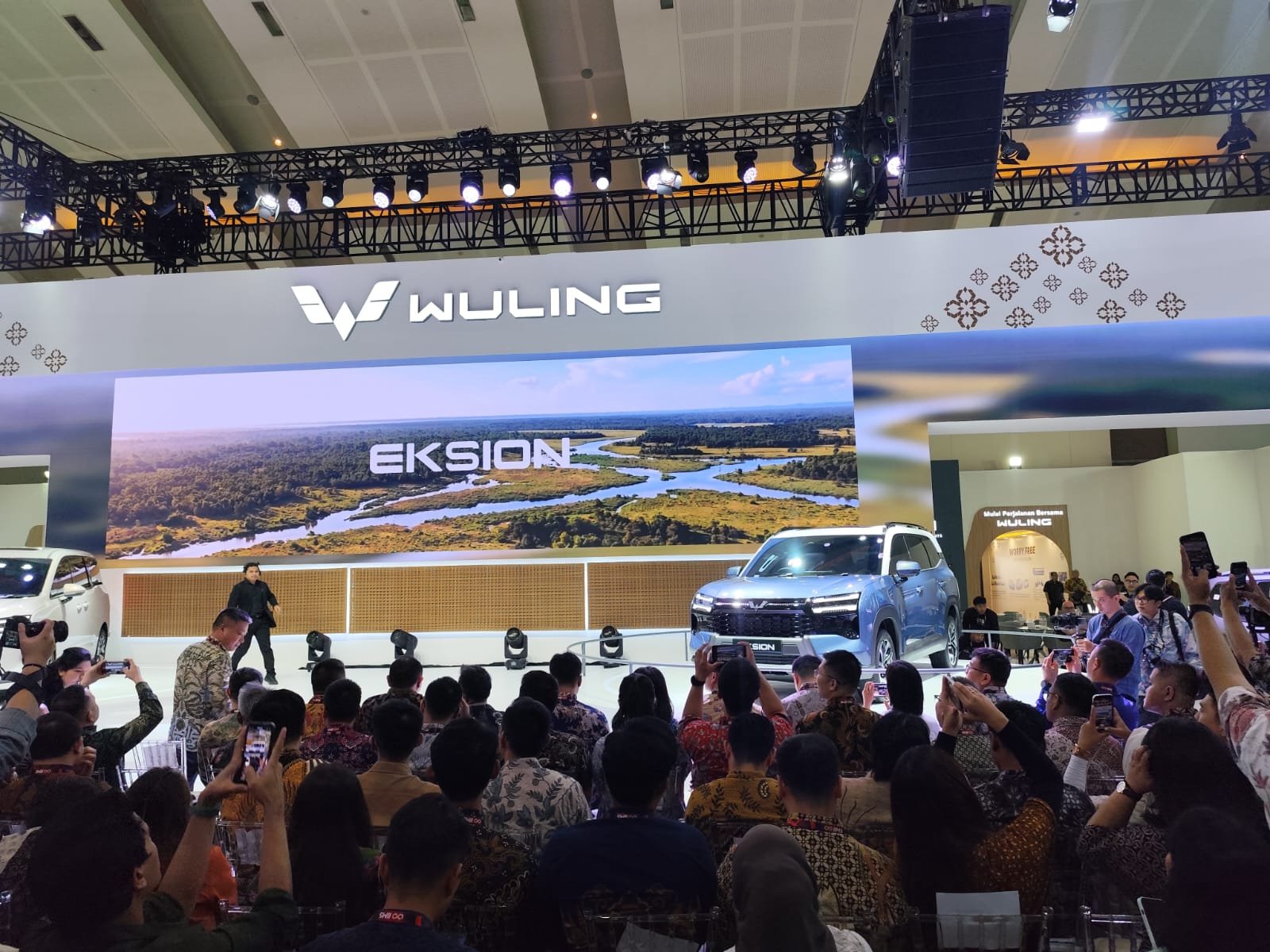 Wuling Eksion Tampil Perdana di Indonesia, Tebar Pesona dalam Ajang IIMS 2026