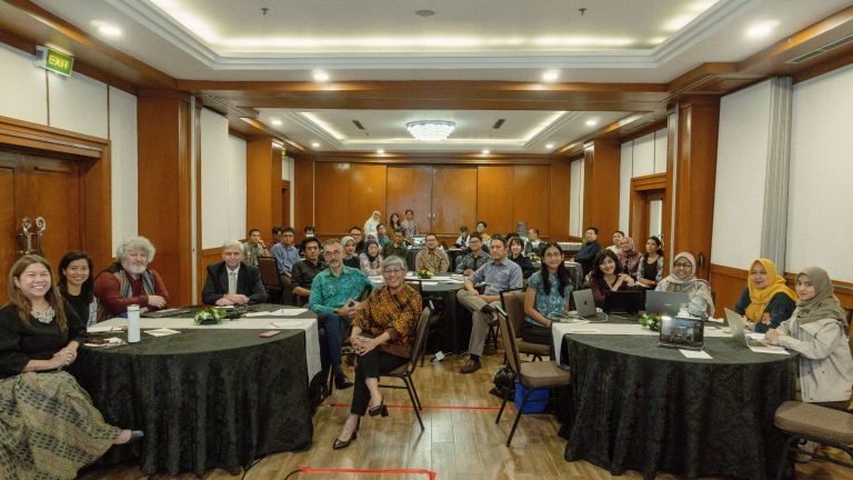 Dorong Ekonomi Hijau, Masyarakat Sipil Desak Transparansi Sektor Energi dan Metalurgi