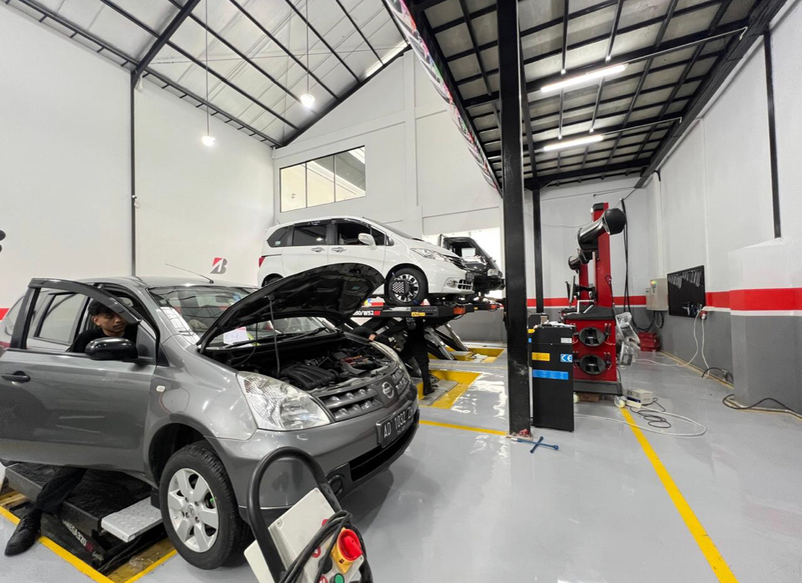 Mudik 2026 Pakai Mobil Hybrid? Bridgestone Bongkar Tips Ban Biar Aman Nggak Bikin Was-was di Jalan