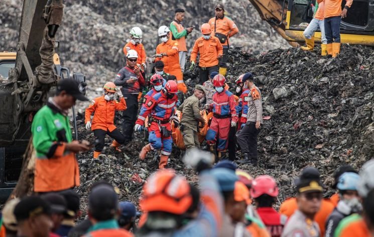 Pelajaran dari Tragedi Longsor TPST Bantargebang