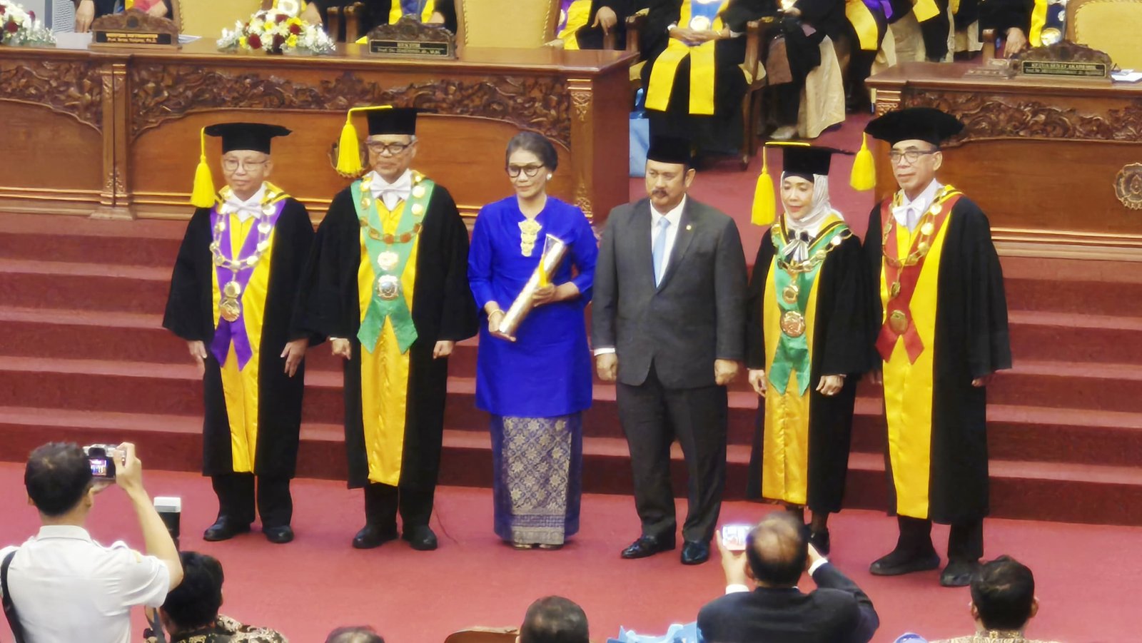 Tokoh 3 Zaman, Emil Salim Raih UNS Award 2026 atas Dedikasi Lingkungan