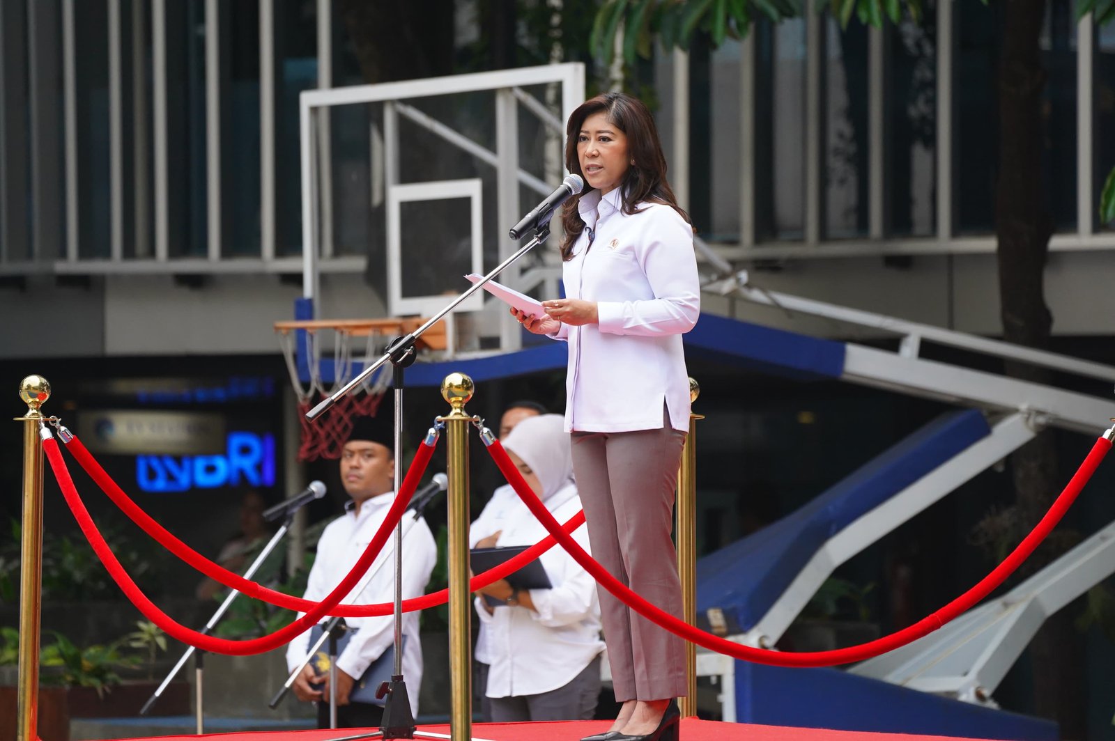 WFH Bukan Libur Tambahan, Ini Pesan Tegas Menkomdigi