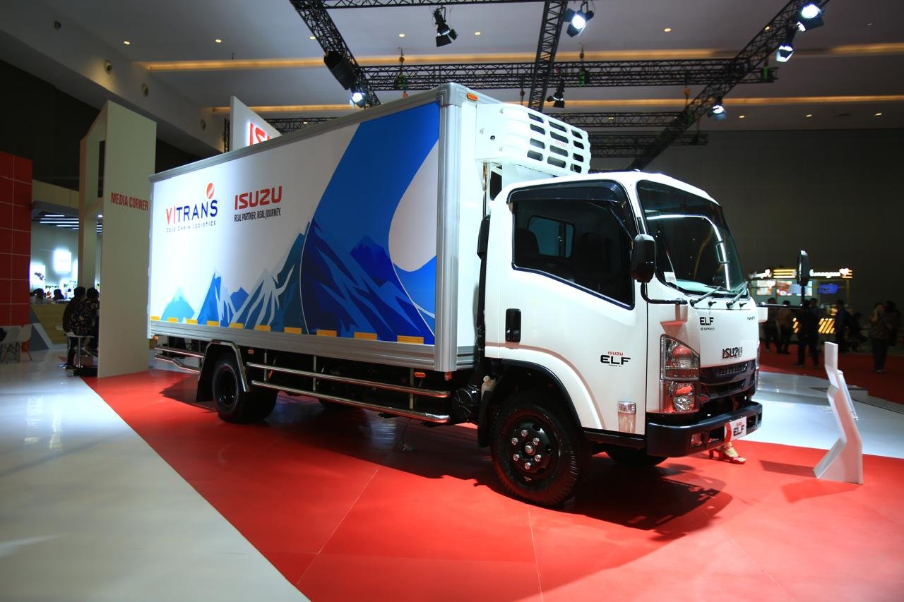 Isuzu Tampilkan ELF Refrigerator untuk Dukung Industri Cold Chain di GIICOMVEC 2026