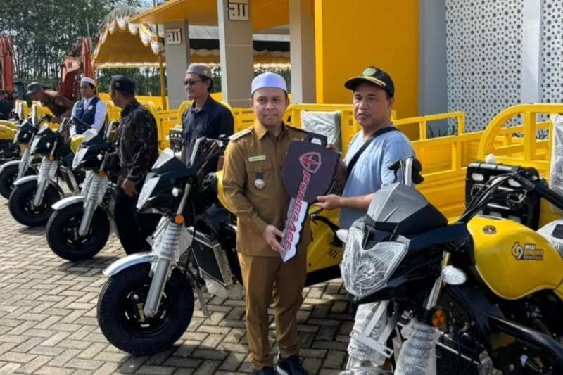Pemkab Tapin Berikan Motor Tiga Roda untuk Masyarakat