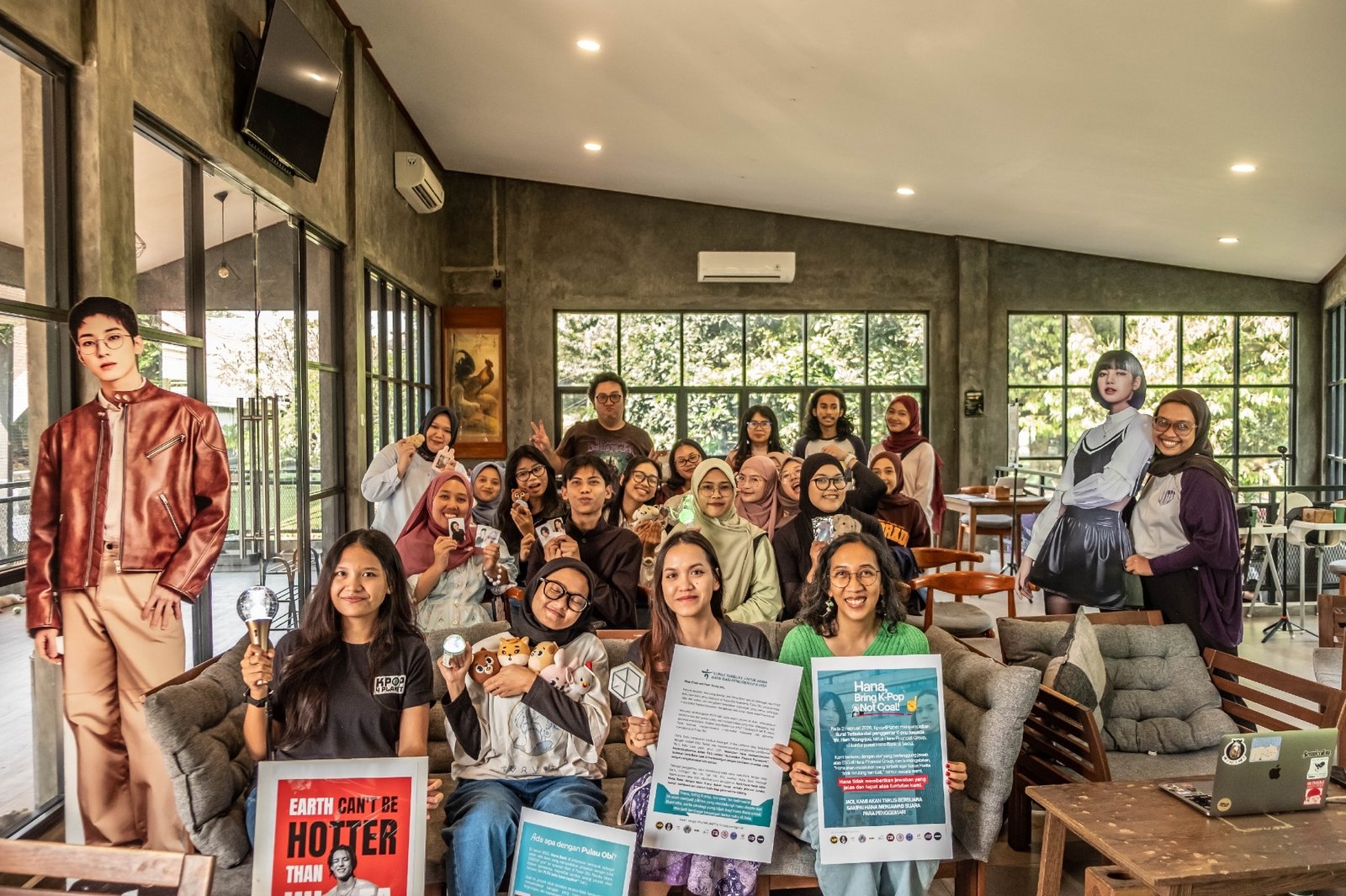 Hana, Bring K-pop Not Coal: Cara Fans Tolak PLTU Batu Bara di Pulau Obi