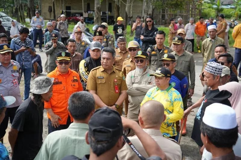 Bupati Tapin Tinjau Warga Terdampak Banjir