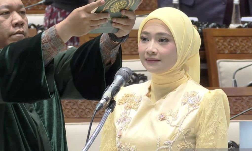 Adies Jadi Hakim MK, Putrinya Resmi Dilantik Jadi Anggota DPR RI