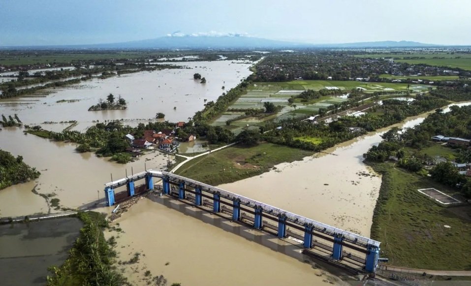 BNPB Ingatkan Ancaman Cuaca Ekstrem, Banjir hingga Karhutla Mengintai Sejumlah Wilayah Indonesia