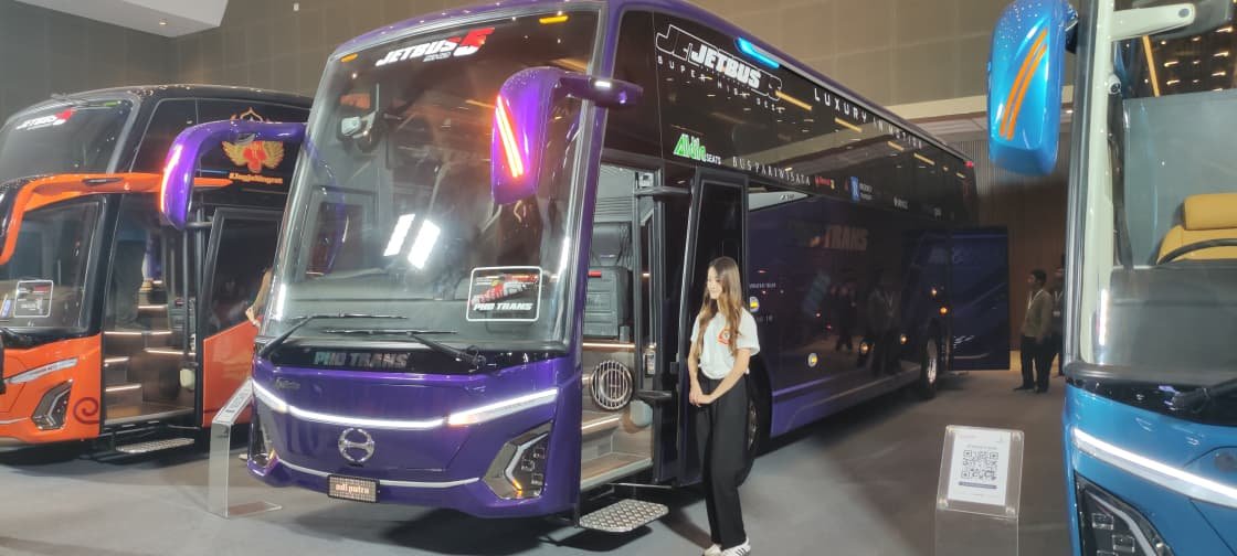 Hino Panen Orderan Bus, DAMRI Siapkan Trip 3 Negara hingga PO PHD Tambah Armada Mewah