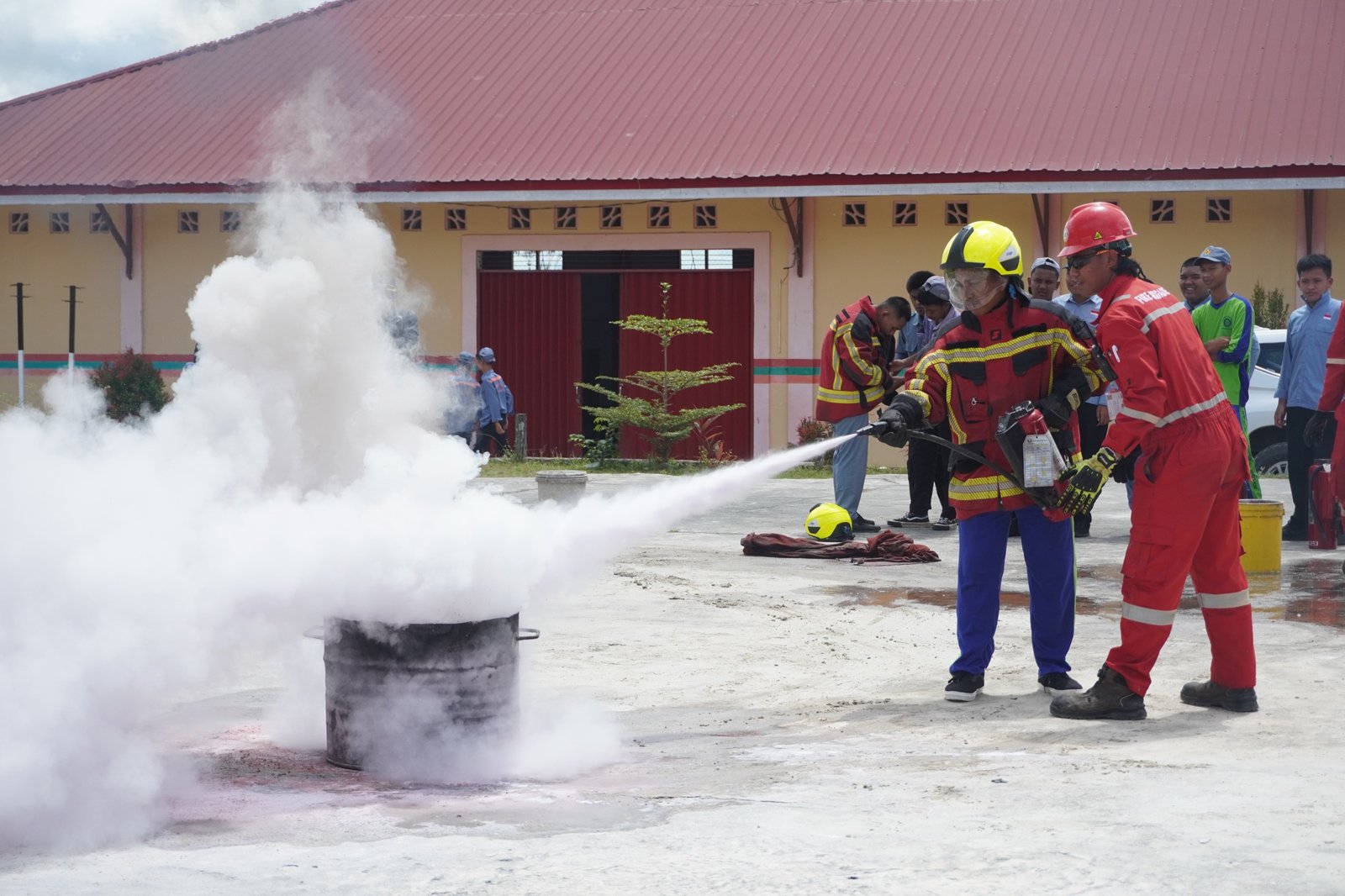 Pertamina Hulu Sanga Sanga Edukasi Penanggulangan Kebakaran untuk Ratusan Siswa SMKN 1 Muara Badak