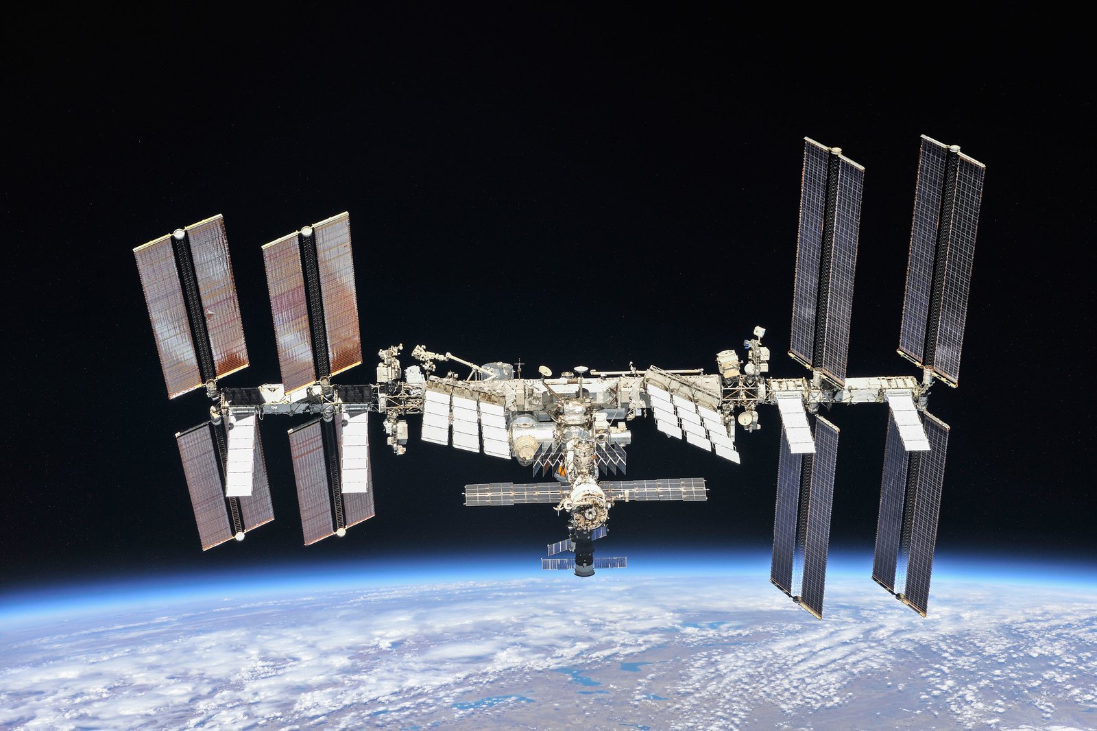 NASA Siaga! Kebocoran Udara di ISS Memaksa Astronaut Berlindung di Crew Dragon