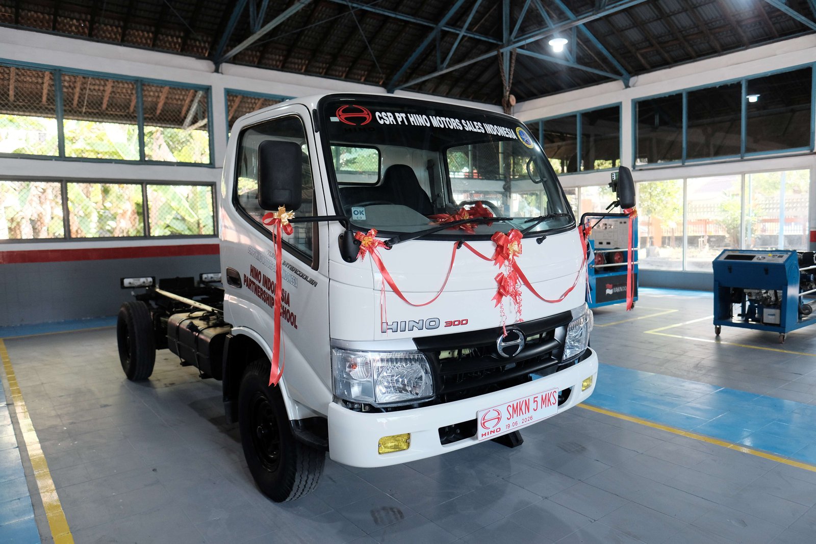 HMSI Serahkan Truk Hino 300 ke SMKN 5 Makassar, Cetak SDM Otomotif Siap Kerja untuk Industri Transportasi