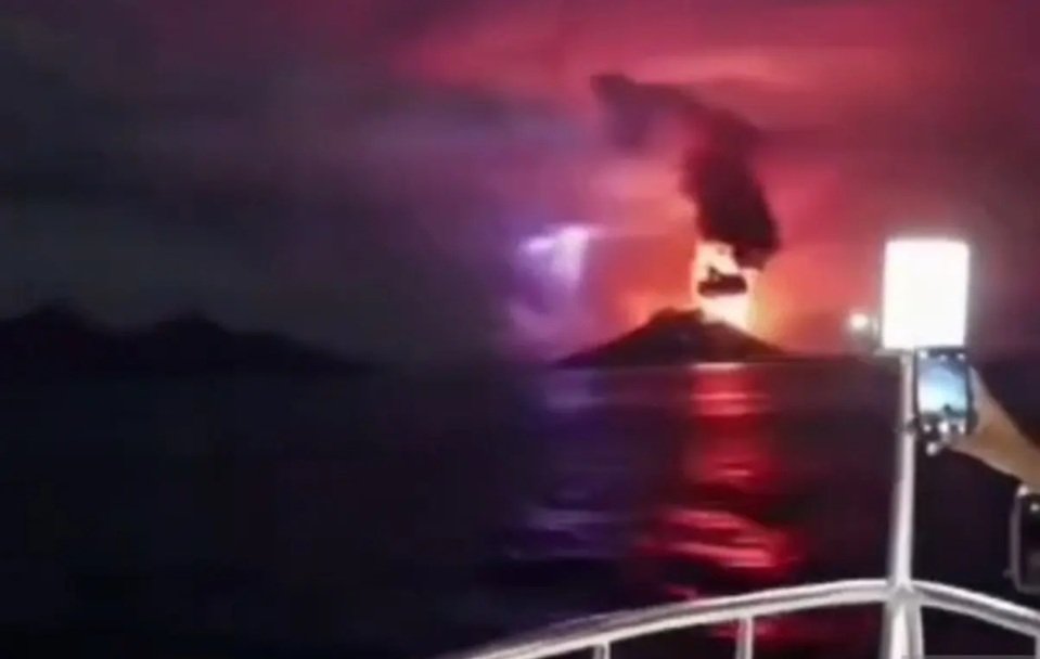 Badan Geologi Tegaskan Video Erupsi Gunung Anak Krakatau dari Atas Kapal Hoaks, Warga Diminta Tetap Tenang