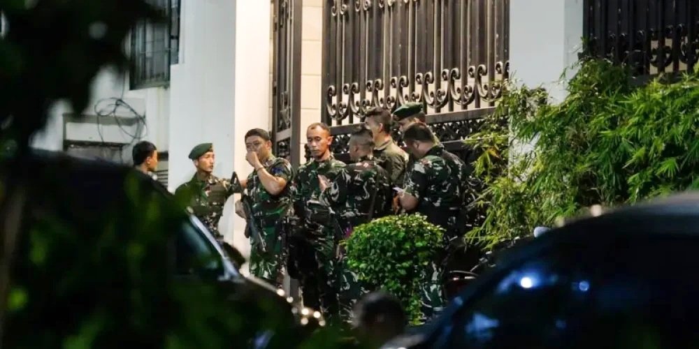 YLBHI: Dugaan Penggerudukan TNI ke Polda Metro Ancam Negara Hukum