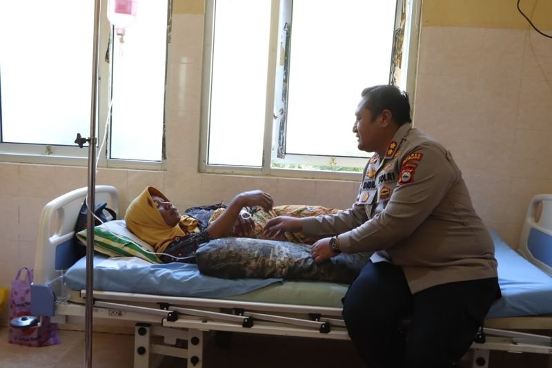 Korban KM Nurul Salsa Diberikan Trauma Healing di RS Selayar