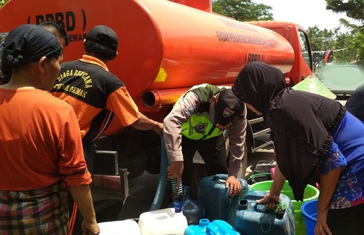 Demak Dilanda Kekeringan, 30.000 Liter Air Bersih Disalurkan