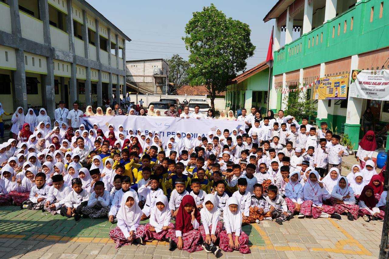 Peringati Hari Anak Nasional, Wuling Hibahkan Fasilitas Pendidikan dan One Day Teacher di Sekolah Dasar Wilayah Bekasi