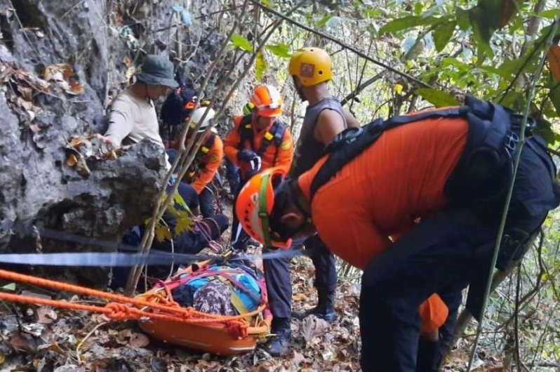 Terjebak di Tebing Karst Saat KKN, Enam Mahasiswa Unhas Diselamatkan Basarnas dalam Operasi Dramatis