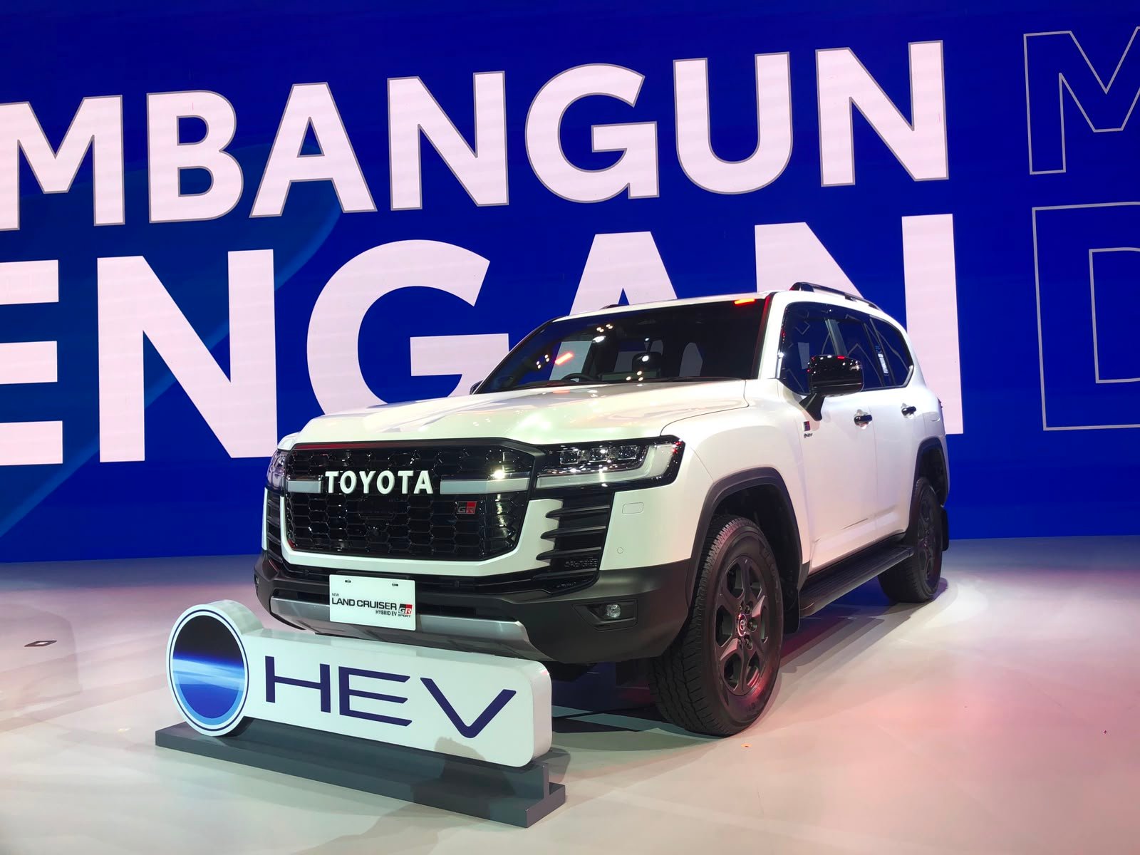 Toyota Land Cruiser 300 Hybrid, bZ4X Touring dan Land Cruiser FJ Mejeng di GIIAS 2026