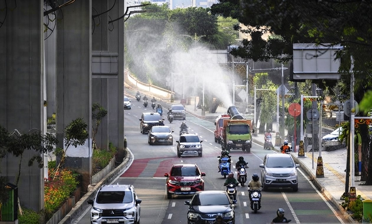 Udara Jakarta Masuk Enam Terburuk di Dunia Hari Ini