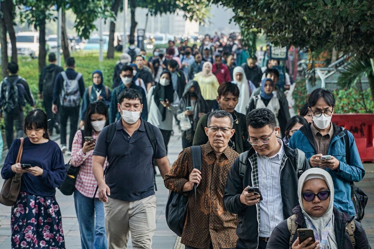 Kelas Menengah Semakin Terpukul: Gaji Mengecil, Gaya Hidup Dipangkas
